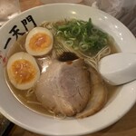 博多ラーメン一天門 - 半熟煮卵ラーメン820円