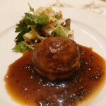 Le Bourguignon - 北海道産蝦夷鹿とフォアグラのパイ包み焼