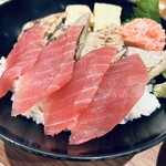 海鮮居酒屋あいち ホワイティうめだ店 - 見惚れる赤。