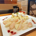 むさしの森珈琲 - 流れるような桃。パンケーキも桃も美味しい〜(*^^*)♡