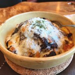 モモ カフェ - ビーフシチューハンバーグドリア