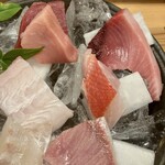 しんのすけ - スマ(ヤイトカツオ)、金目鯛、ぶり、太刀魚、生本まぐろ_中とろ、生本まぐろ_赤身