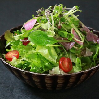 All you can eat fresh salad with your Steak order! Custom also available ◎