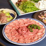 Umaaji Gyuu Tan Tamadaya - たんしゃぶ鍋コース、上たん部を薄切り、テールスープでしゃぶしゃぶ、自家製のポン酢でどうぞ。