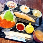 光る海 - 秋鮭定食