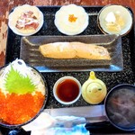 光る海 - 秋鮭定食