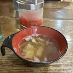 元町通り3丁目 - スープ付きです！どこか和風な感じのキャベツのスープ。