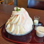 DAIBAN COFFEE cafe - 桃かき氷　斜め上から