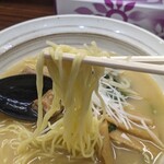 もつの屋 - 塩もつそば麺リフト