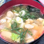 食事処 おおとも - 具材たっぷりで美味なみそ汁