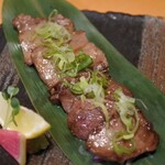 Wafuu Koshitsu Izakaya Tomoshibi - 黒毛和牛タンネギ塩　1,980円