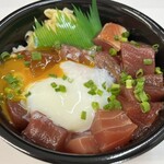 魚丼 - 料理写真:漬けまぐろ温玉丼