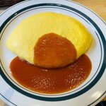 洋食 アルチザン - オムライス(トマトソース)
絶妙な火の通り具合の卵が
とても美味しかったです♪