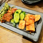 Man ryou - キムチ盛合せ４種（白菜、きゅうり、山芋、水菜）　748円