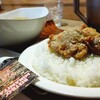 ビストロミナミヤ - から揚げカレー(￥1150)。大きな唐揚げ。