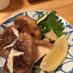 えのき2 - おっきな椎茸を焼いて貰った。