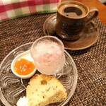 Yaku Zen Kafe Zen - 自家製麺デザート3種盛りとホットコーヒー