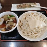 深山うどん - 肉なす汁うどん（中）＋ ちくわ天 ¥1,150/税込