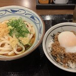 丸亀製麺 - ぶっかけうどん（並）とそぼろ丼（並）