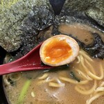 ラーメン 杉田家 - パックリ熟熟〜(*´Д｀*) ﾄﾛｰﾘ