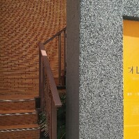 Lito - こちらの階段から２階に上がります。