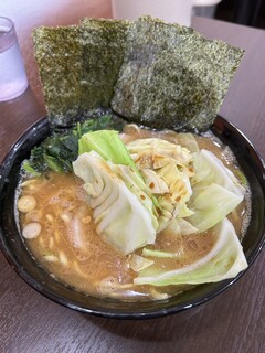 ラーメン 杉田家 - カミさん　野菜追加トッピング