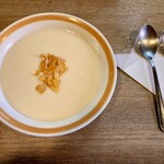 グリルオーツカ - これぞ老舗洋食屋のクリームスープ。