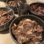 松尾ジンギスカン 銀座店 - お肉は4種類。お腹いっぱい。