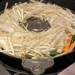 松尾ジンギスカン - 鍋の中央には松の文字。