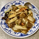 巧林 - 牛肉と煮込み掛けご飯