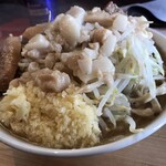 ラーメン二郎 - 無料トッピングはニンニクマシマシ・アブラマシマシ。