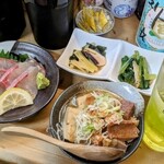 煮込 蔦八 - 私の定番♪ボトル緑茶割り煮込み(小)葱あり玉子は気分で刺し身一品＋その日気分の品！変わらんねｗ