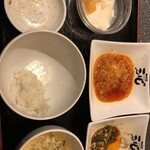 Tenshin - ﾁｮｲｽﾒﾆｭｰ「ｴﾋﾞのﾁﾘｿｰｽ&麻婆豆腐」(✿´༥`✿)
                        食べ終わり頃に気付いて撮りました☆⸝⸝⸝⋆