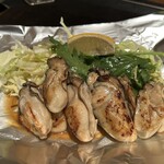 玉造お好み焼き ぶ武 - 大ぶりの牡蠣