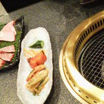 焼肉 山水 - 2016年3月　キムチと特選盛り合わせ