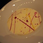 ガストロノミー ジョエル・ロブション - アーモンド　軽めのブランマンジェ　フリュイ・ルージュとソルベと共に