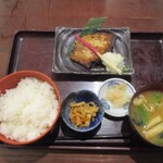 炭火焼食堂 こがね屋 - 銀ダラの黄金みりん干し定食