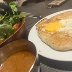 AANGAN - 名前忘れたけど、豆の粉が入った卵のパンケーキみたいだけど山芋焼きっぽい美味しいの。