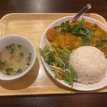 333 ベトナム料理 - カーリー・ガー(ベトナム風鶏肉のカレー) ¥920