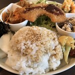 カメイノ食堂 - チェッターヒン