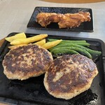 ステーキ 黒べこ。 - ランチハンバーグセット300g税込1,260円と唐揚げ単品180円