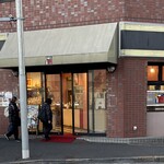 Katou Hitoshi To Abe Morimasa No Mise - 続々お客さん入って行きます。人気店ですね。