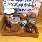 らーめん砦 - 卓上の様子。