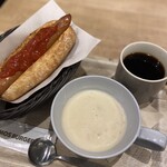 CAFE 山と海と太陽 - ホットドッグ&スープセット890円