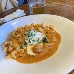 RIGOLETTO WINE AND BAR - エビとストラッチャテッラのトマトクリームショートパスタ