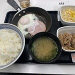 吉野家 - ハムエッグ牛小鉢定食　567円
