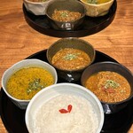 Azabu Juban Yakuzen Curry Shin Kai - 三種盛り　ご飯大盛り