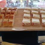 カフェ トスティーナ - 親子サンド、いちごサンド、