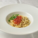 A slightly luxurious cream pasta with sea urchin and salmon roe