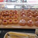 カフェ トスティーナ - いちごデニッシュ、いちごブール